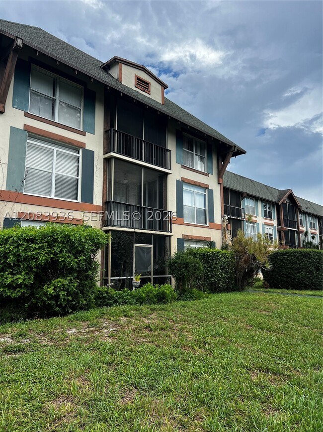 Photo - 3720 Inverrary Dr Unit 1W
