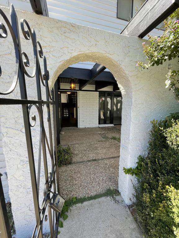 Photo - 6114 S Lakewood Ave