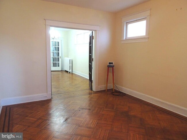 Photo - 1465 Girard St NW