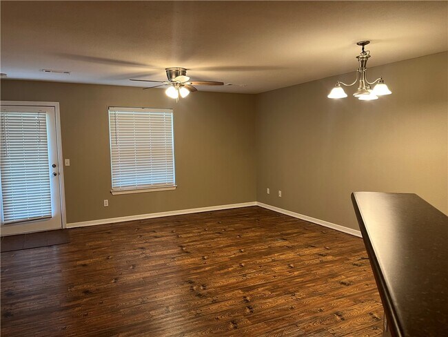Photo - 2438 S Rill St