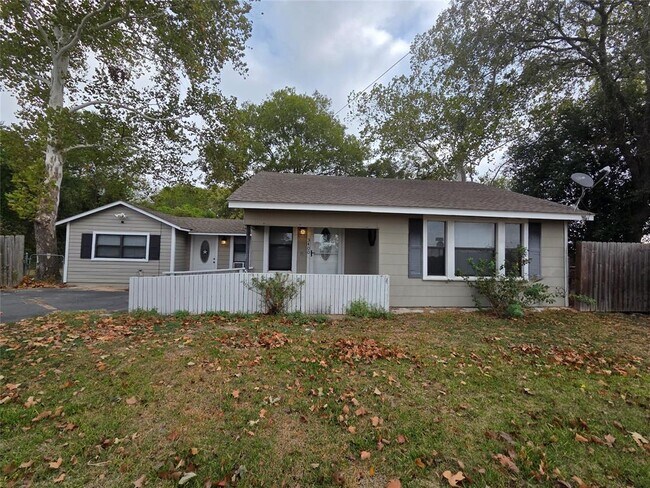 Photo - 3400 State Hwy 71