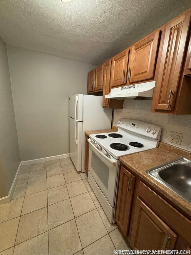 1799 Centre St Unit 15