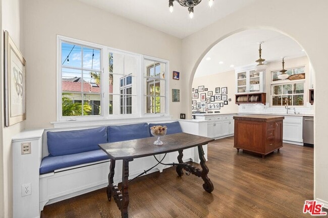 Photo - 537 N June St