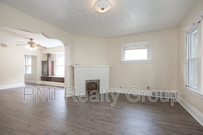Building Photo - 1459 E 134th St Unit Up