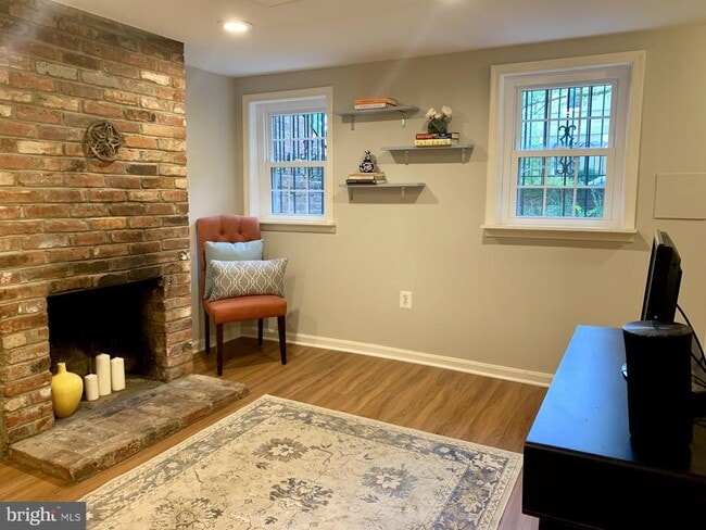 Photo - 1434 A St SE
