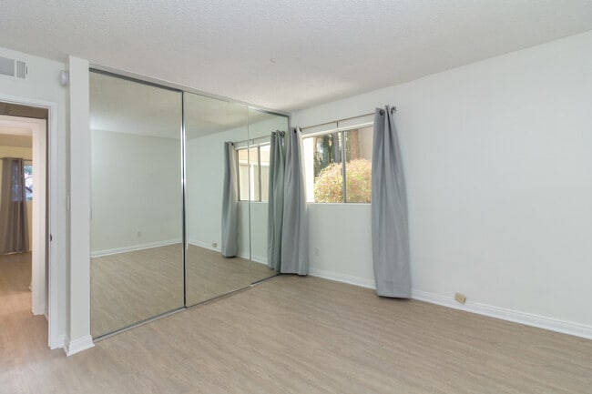 Photo - 5412 Lindley Ave Unit 117