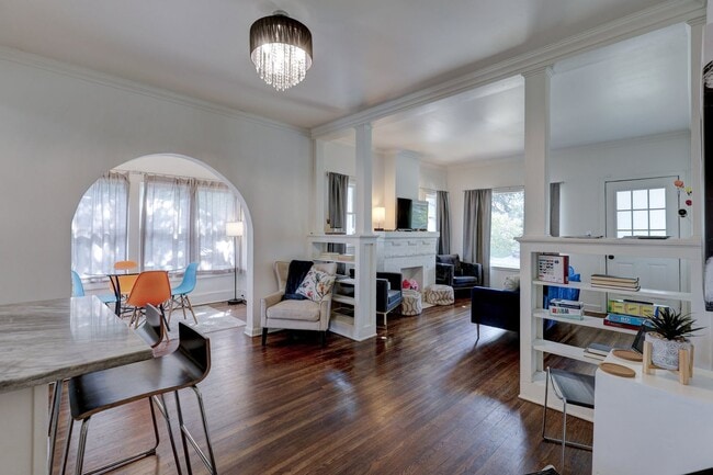 Building Photo - Fully Furnished in Owen Park! Rental