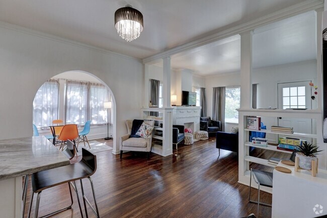 Building Photo - Fully Furnished in Owen Park! Rental