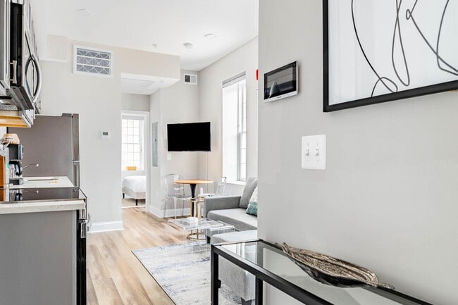 Photo - 701 E St SE Unidad ID1011194P