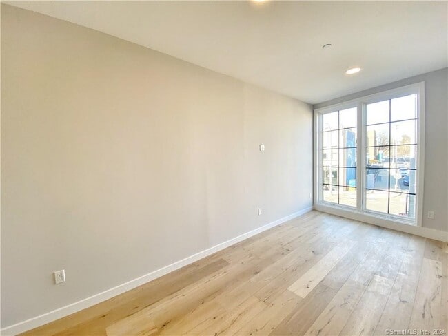 Building Photo - 51 Wall Street Unit 3