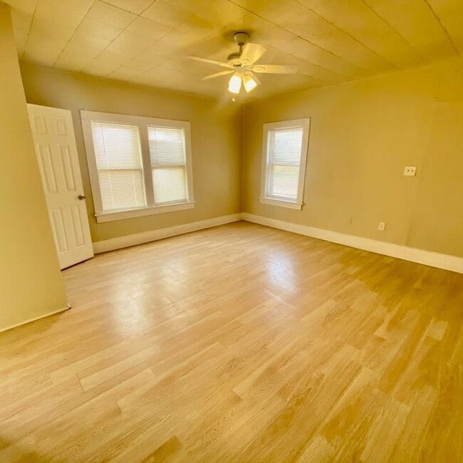 Photo - 1708 Avenue N