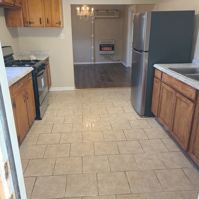 2300 W Jefferson St