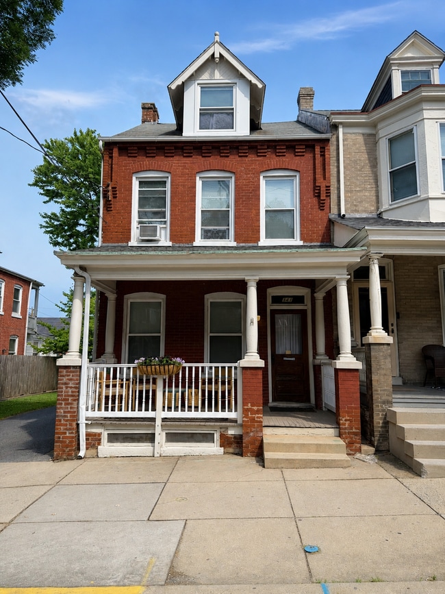 Building Photo - 141 N Plum St Unit Apt. 2, 2nd Fl.