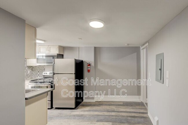 Photo - 2425 Barclay St Unit 3FL