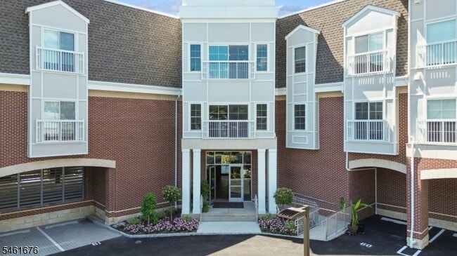 1815 Front St Unit 303