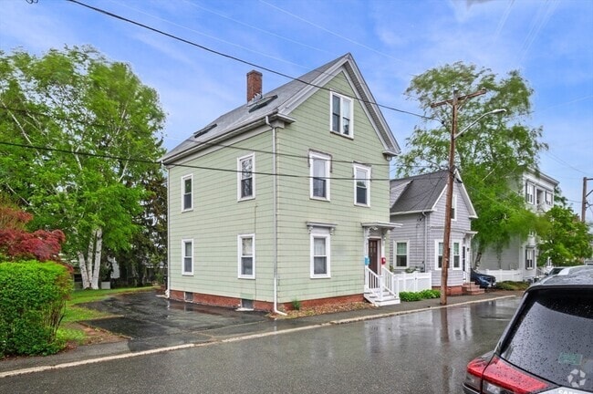 Building Photo - 11 Glendale St Unit 2 Rental