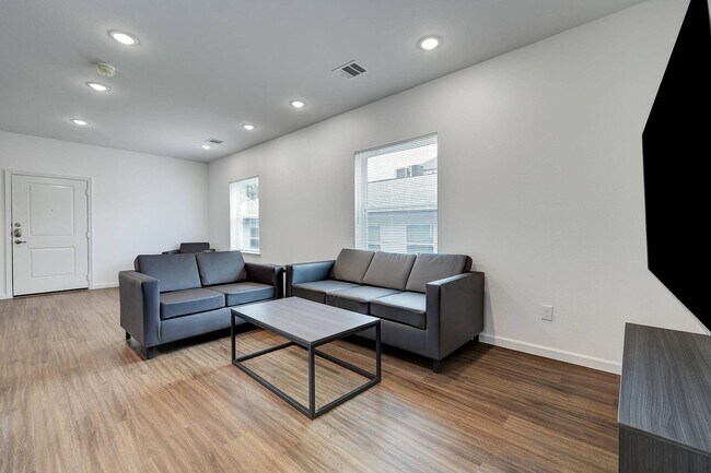 Photo - 1938-1940 Dryden Rd Apartments