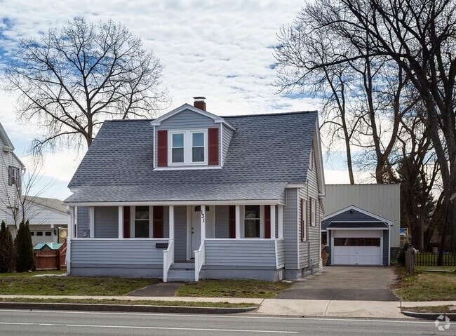 Building Photo - 131 N Elm St Rental