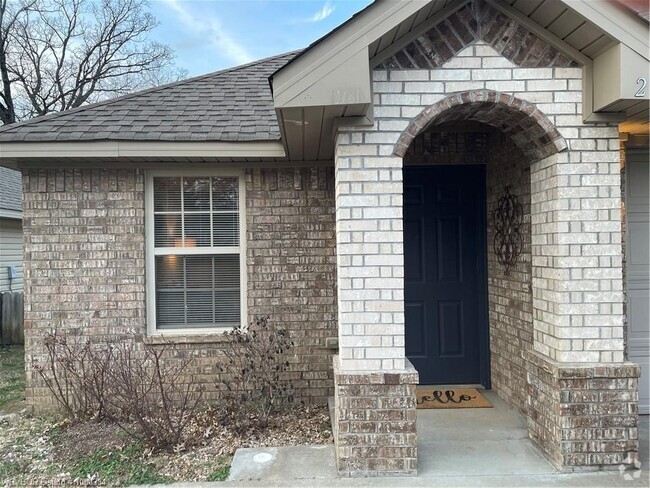 Building Photo - 2881 Oakview Rd Rental