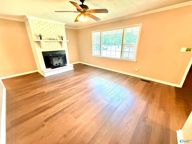 Photo - 1711 Lydia Dr NW