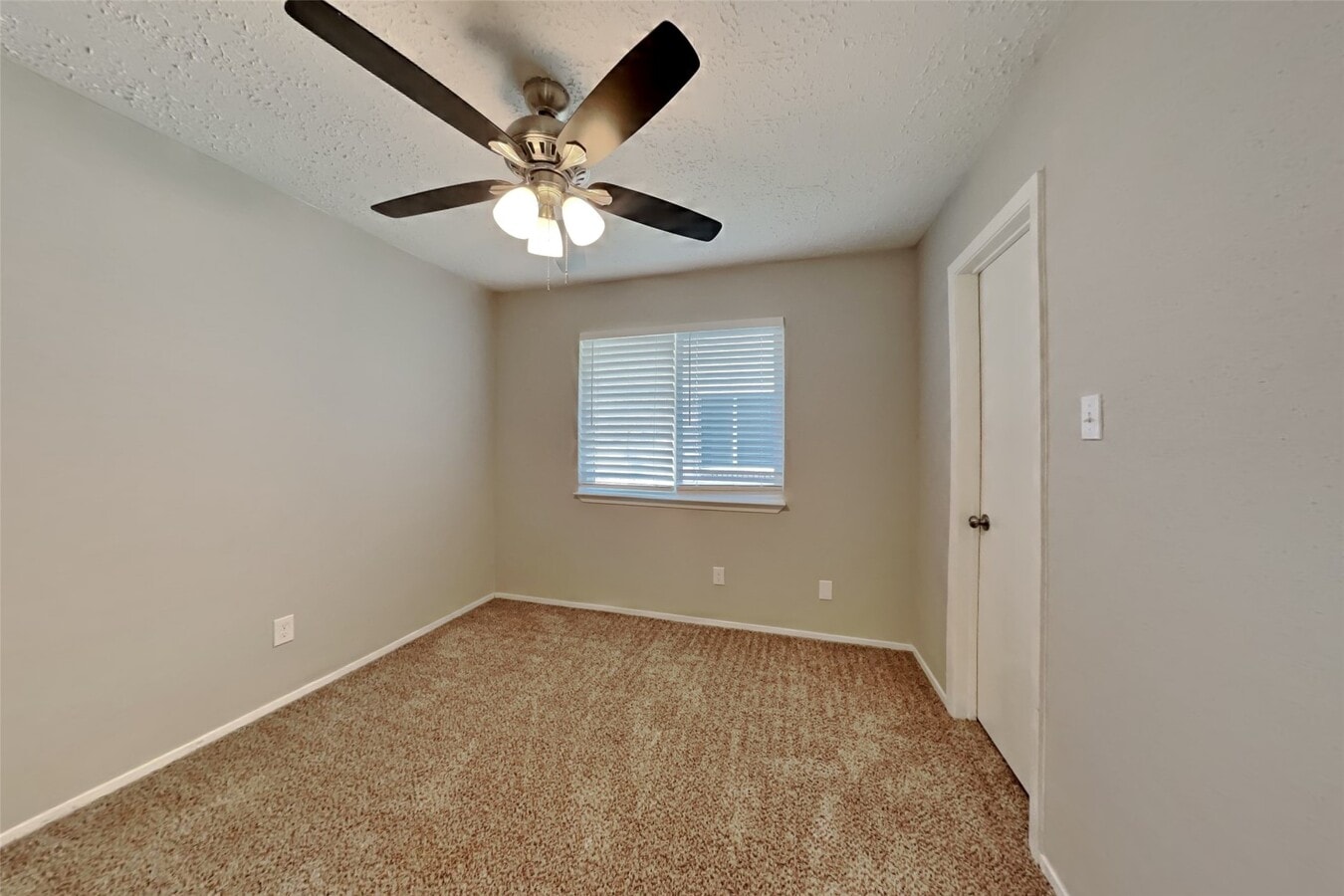 Photo - 16358 Maplemont Dr