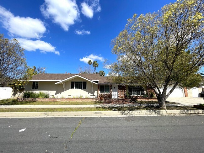 Photo - Beautiful 4-Bedroom Home with Pool and Lux...