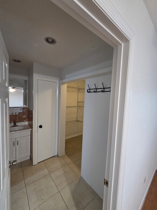 Photo - 606 Lakespur Ln