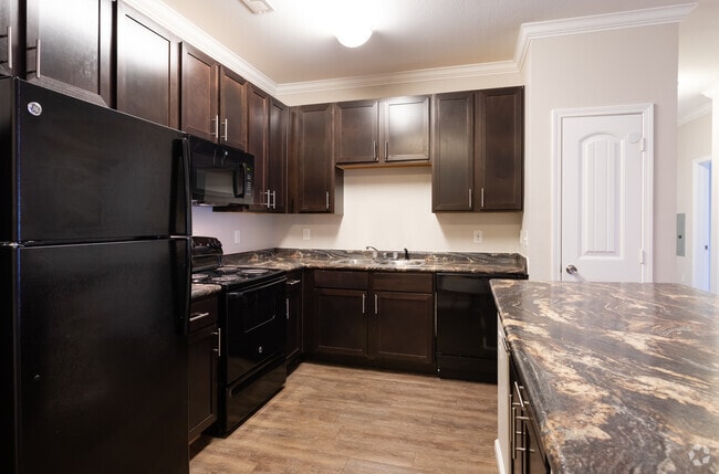 2BR, 2BA - 1065sf Garnett- Kitchen