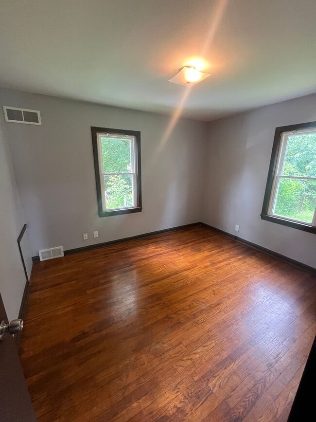 Photo - SECTION 8 AND EDEN ACCEPTED!! Newly Renova...