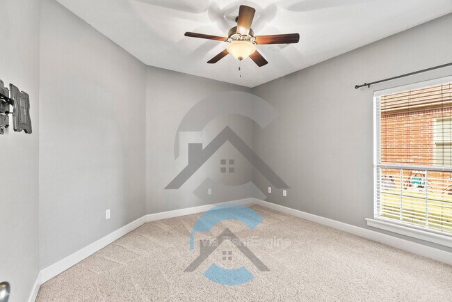 Photo - 1445 Champions Dr