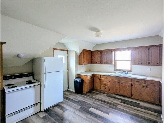 Photo - 825 Jessamine Ave E