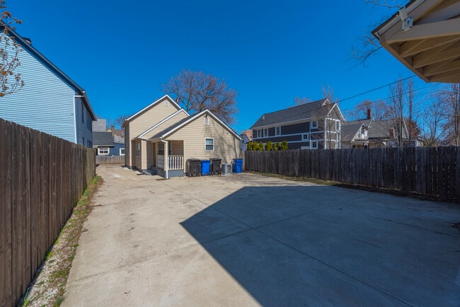 driveway - 3117 Hancock Ave