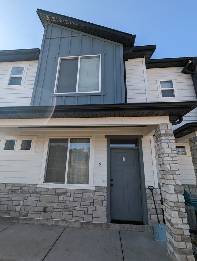 Building Photo - 275 E 1725 N Rental