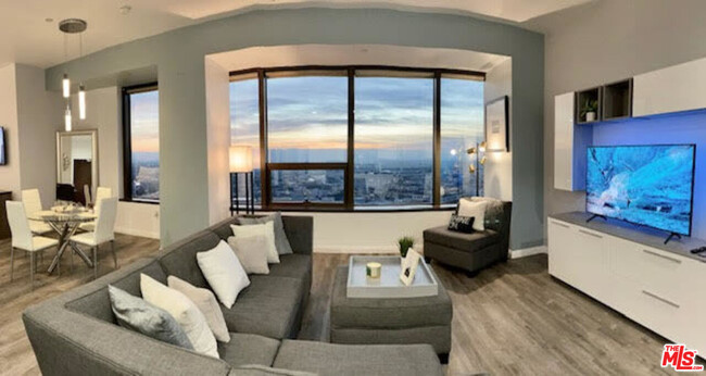 Building Photo - 1100 Wilshire Blvd Unit 2201 Rental