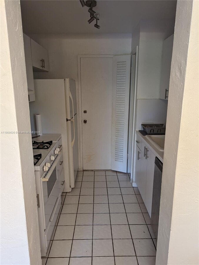 Photo - 1205 Mariposa Ave Unit 409