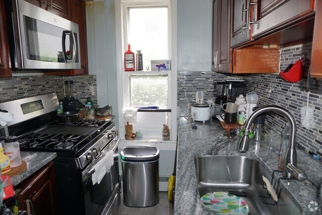 Building Photo - 122 Chapel St Unit 1 Rental