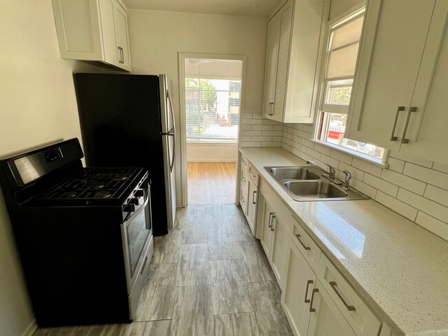 Photo - 1818 Winona Blvd