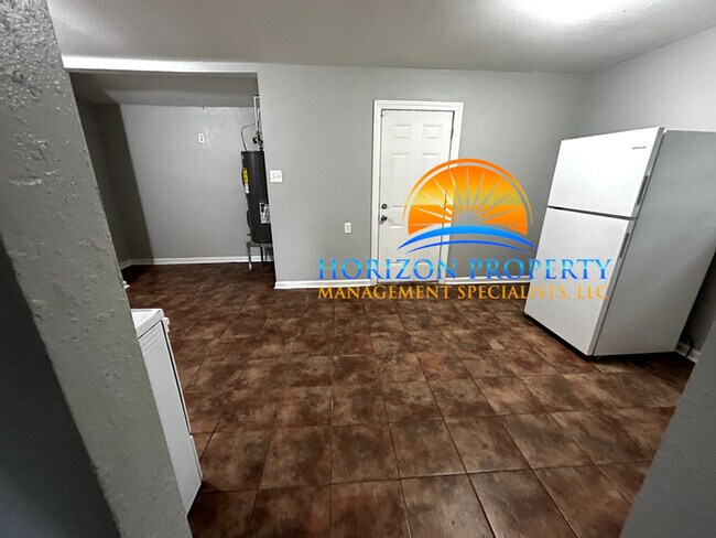 Photo - 2402 Tuxedo Dr NW