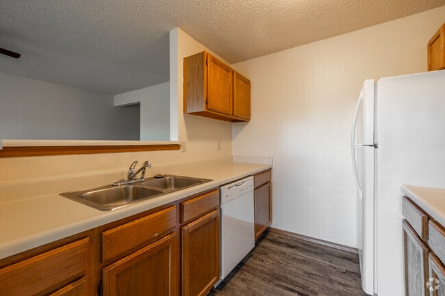 1BR, 1BA - Riverside/710 SF
