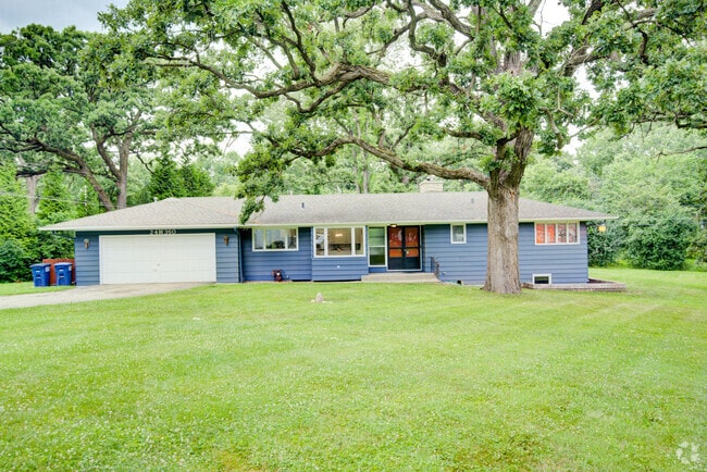 Building Photo - 24W360 Hemlock Ln Rental