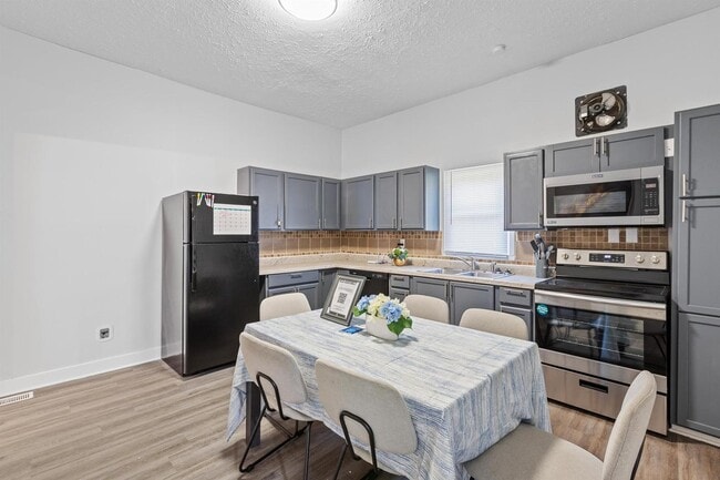 Photo - 1043 N Holmes Ave