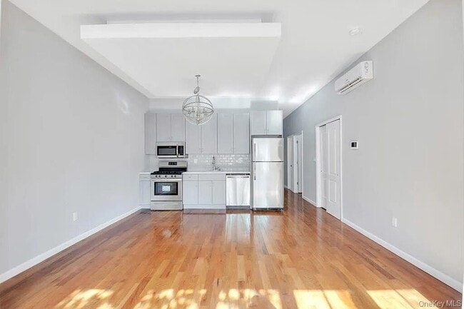 Photo - 51 Van Siclen Ave