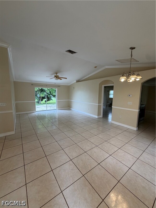 409 Candlewick Cir E