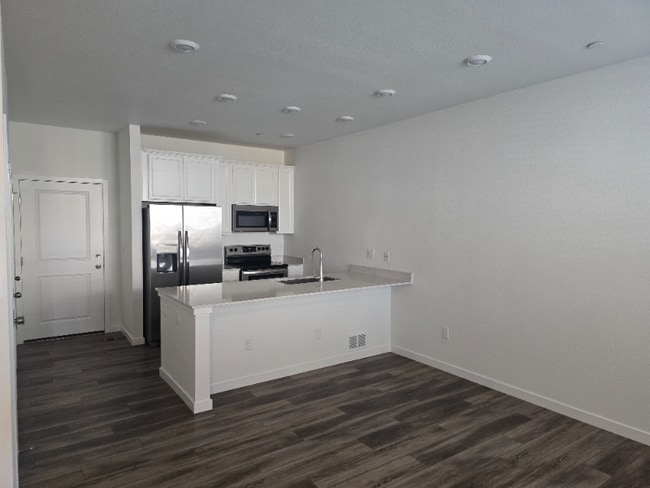 Photo - 5387 Euclid Dr