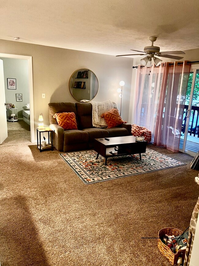 Building Photo - 1410 Lake Pointe Way Unit 7