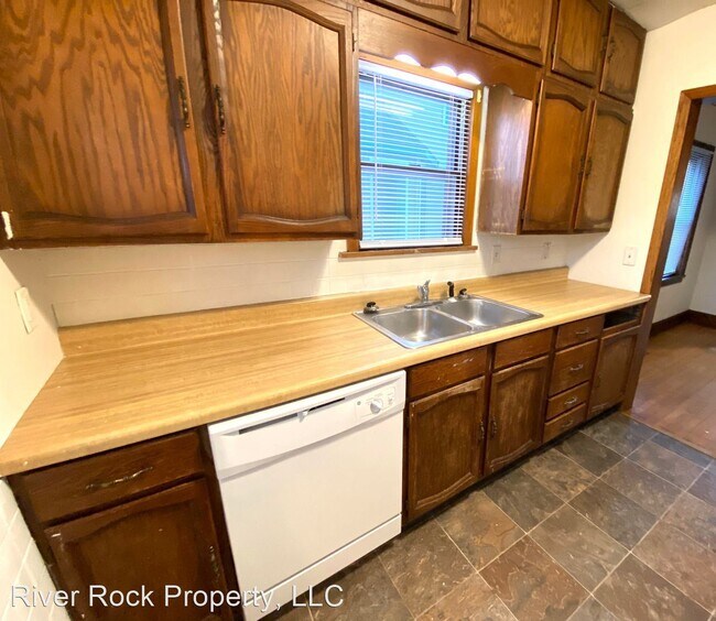 Photo - 4 br, 2 bath House - 210 11th Street South