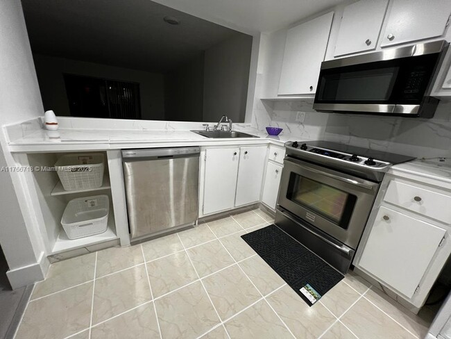 Building Photo - 6575 W Oakland Park Blvd Unit 303 Rental