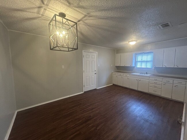 Photo - Spacious Home Near MCC