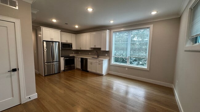Building Photo - 104 Warren St Rental