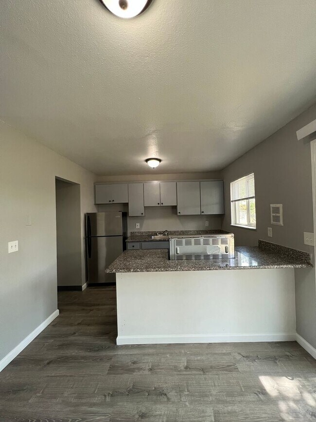 Photo - Raintree Apartments